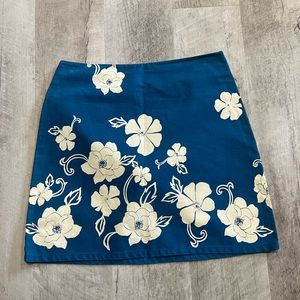 Super cute blue flower skirt